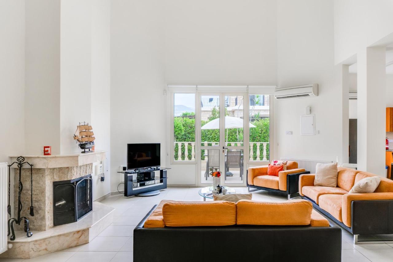 Villa Deja Blue By Ezoria Villas Coral Bay Bagian luar foto