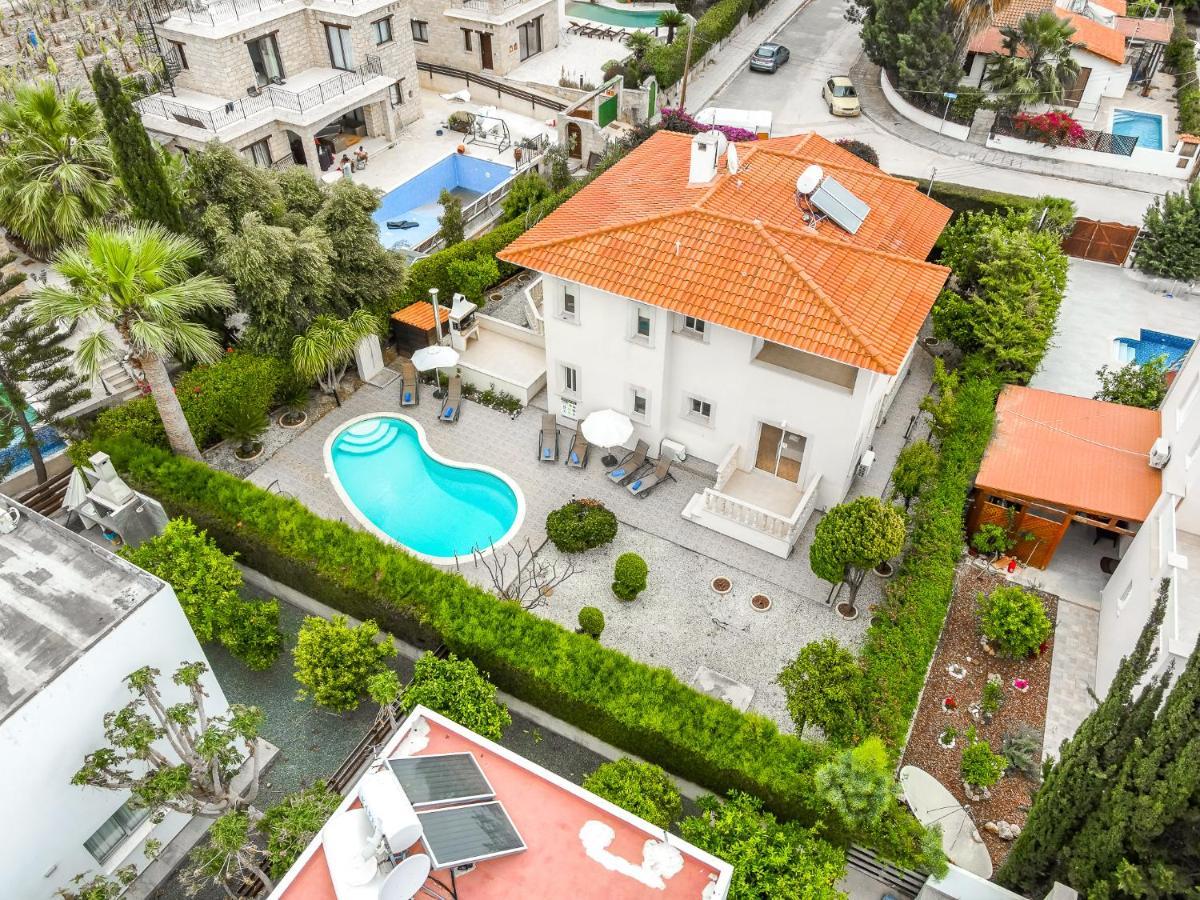 Villa Deja Blue By Ezoria Villas Coral Bay Bagian luar foto
