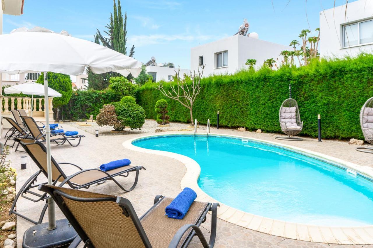 Villa Deja Blue By Ezoria Villas Coral Bay Bagian luar foto