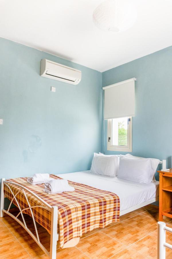 Villa Deja Blue By Ezoria Villas Coral Bay Bagian luar foto