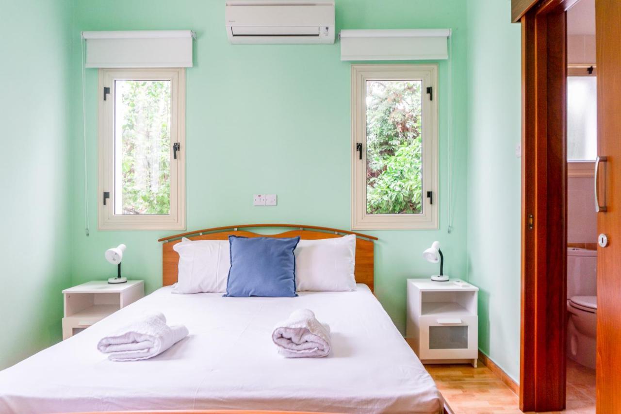 Villa Deja Blue By Ezoria Villas Coral Bay Bagian luar foto