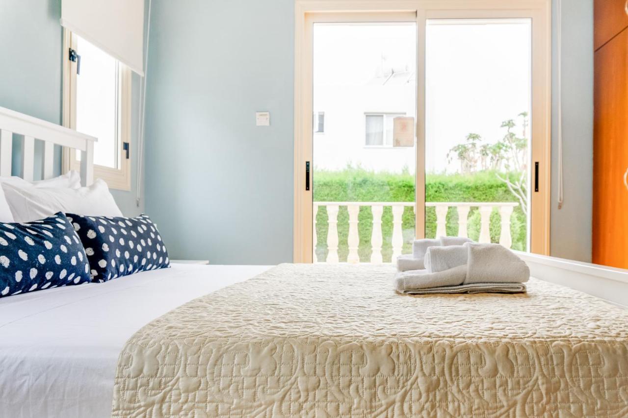 Villa Deja Blue By Ezoria Villas Coral Bay Bagian luar foto